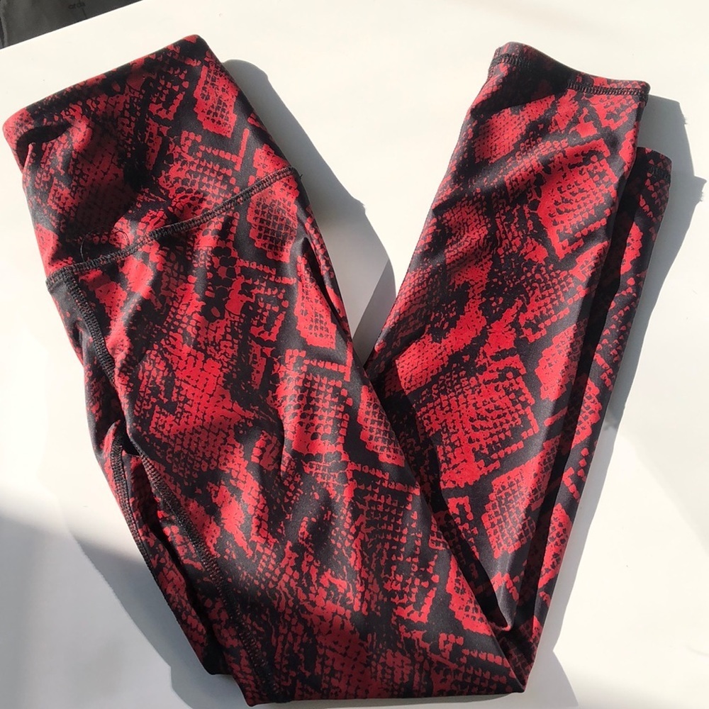 NOLI ACTIVE RED SNAKESKIN PRINT ATHLETIC LEGGINGS